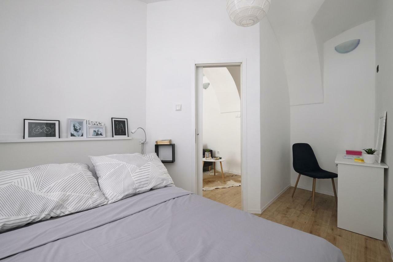 Stone Gate Apartment Загреб Екстериор снимка
