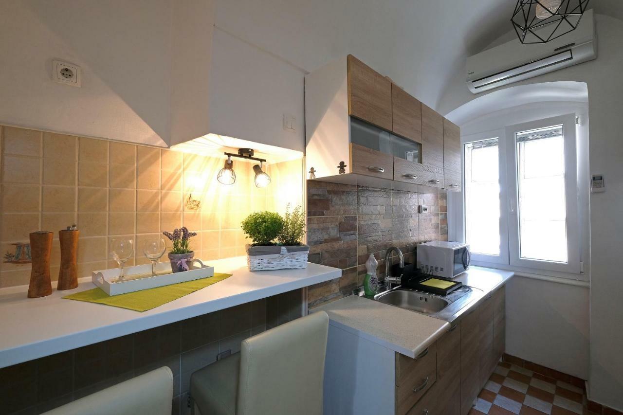 Stone Gate Apartment Загреб Екстериор снимка